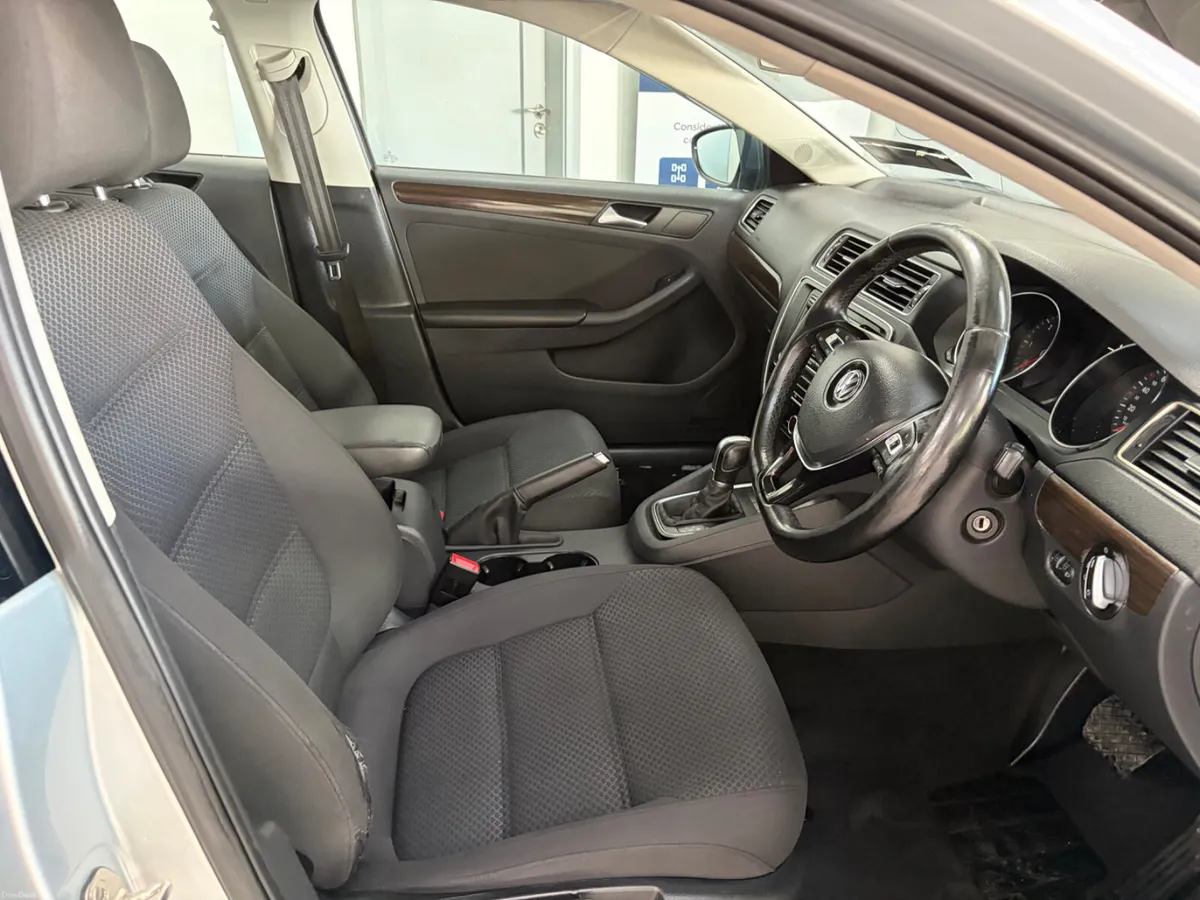 Volkswagen Jetta 2015. 2.0TDI COMFORTLINE DSG - Image 6