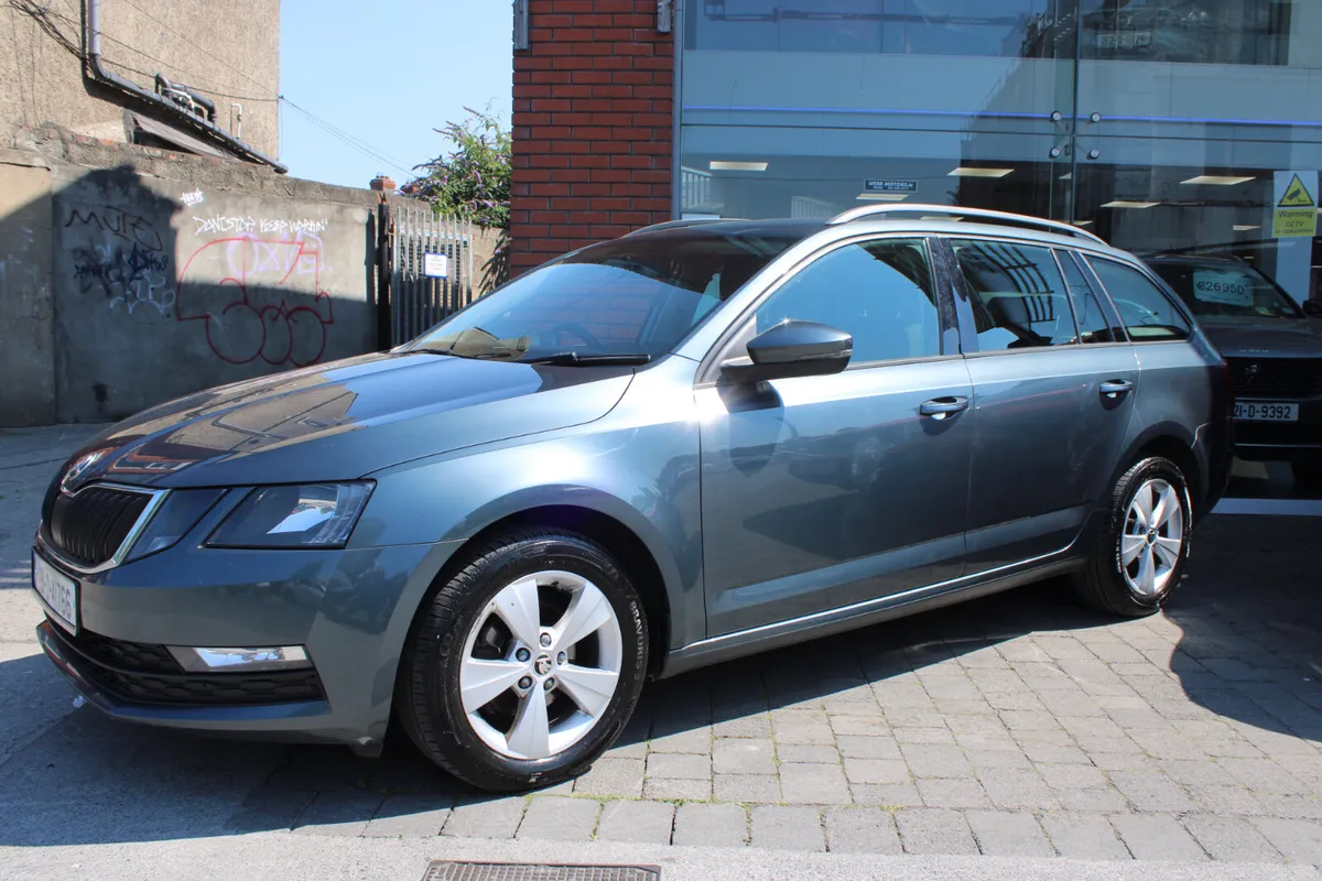 OCTAVIA 1.6 TDI - ESTATE - 1 OWNER - SERV HISTORY - Image 3
