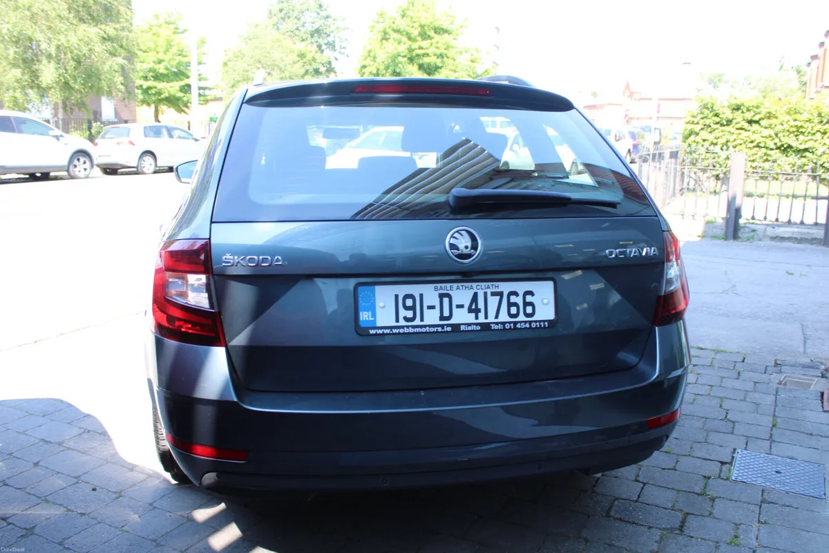 OCTAVIA 1.6 TDI - ESTATE - 1 OWNER - SERV HISTORY - Image 4