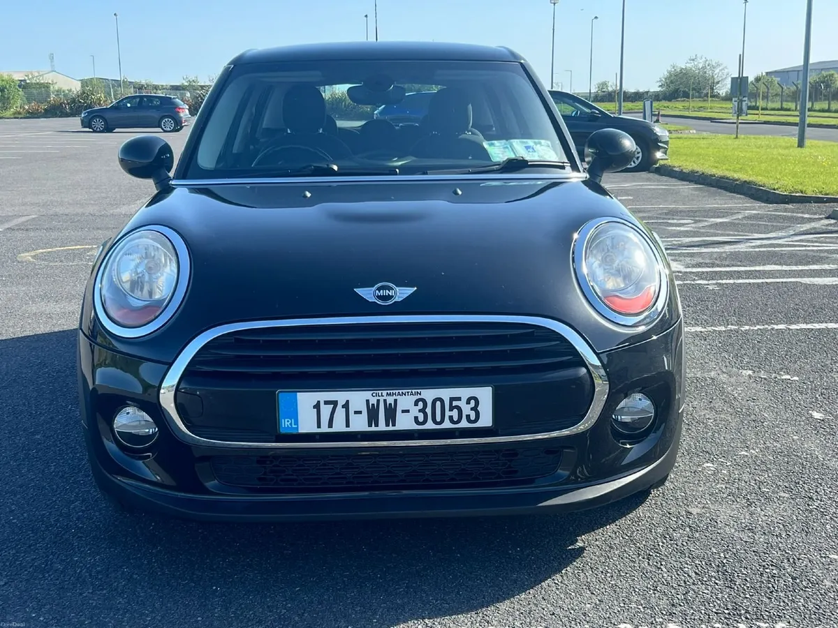 Mini Cooper 1.5 Petrol 2017 Manual 6-Spd - Image 1