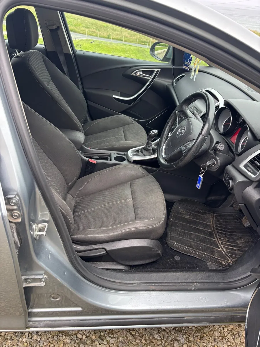 Vauxhall Astra 2012 - Image 3