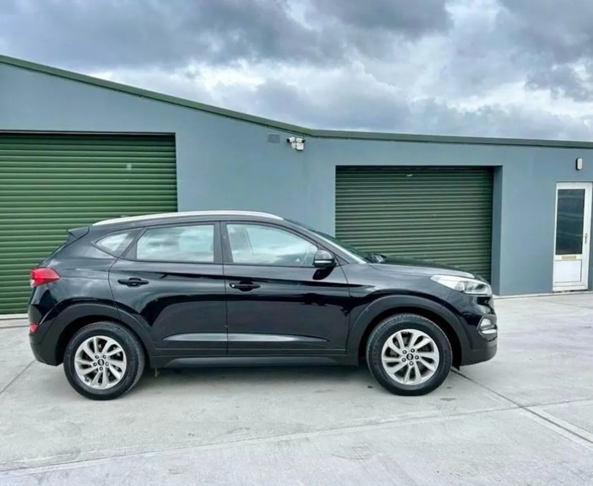 Hyundai Tucson  Executive 182 - Image 4