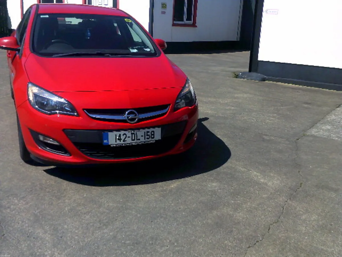 Opel Astra 2014--low miles - Image 2