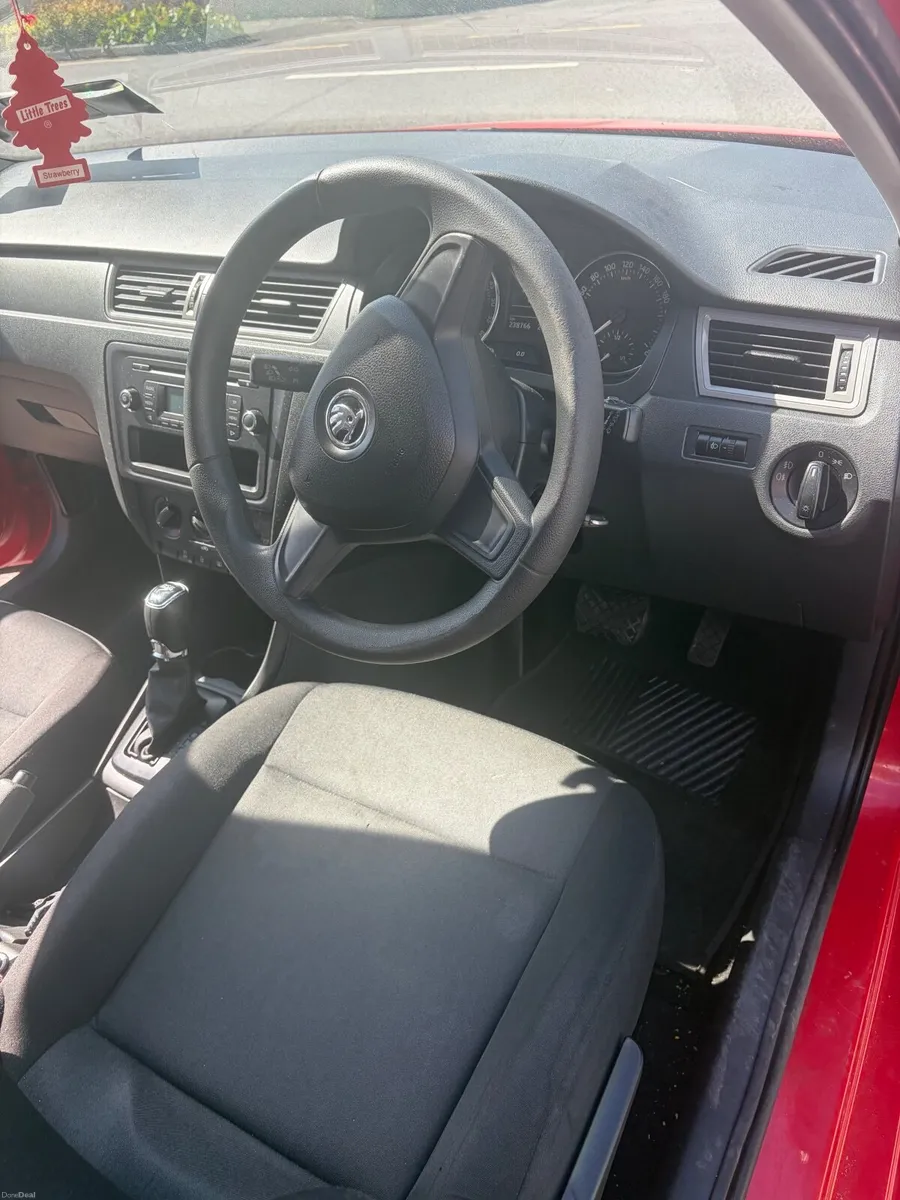 Skoda Rapid 2014 - Image 6