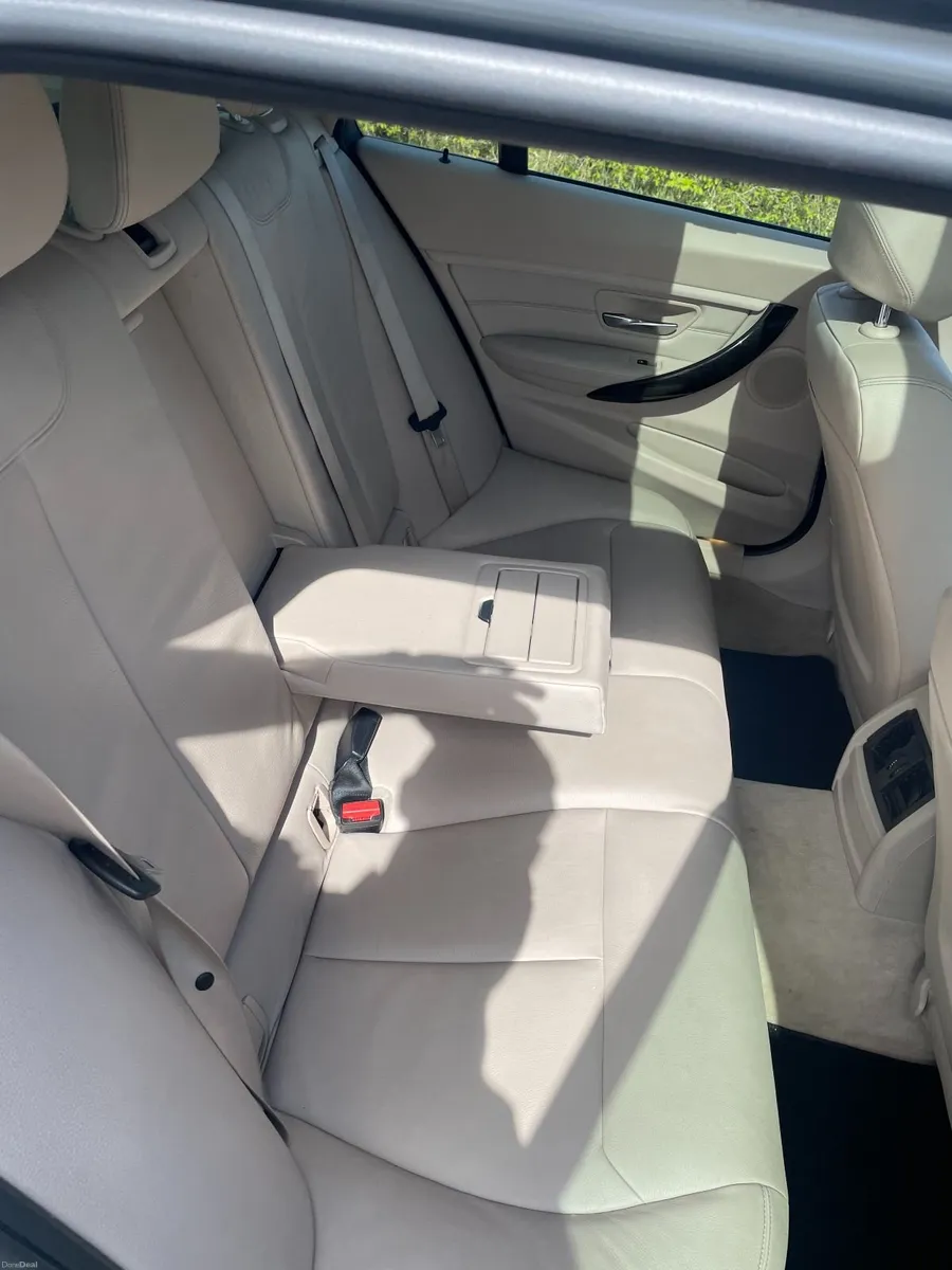 BMW 3-Series 2013 - Image 2
