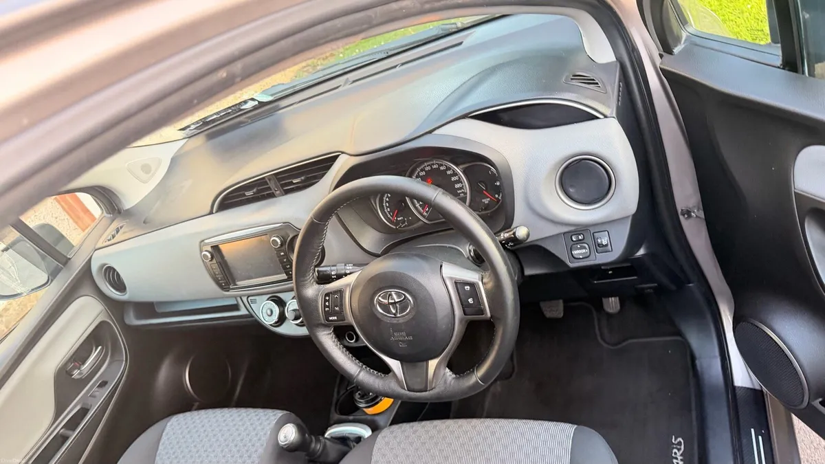 Toyota Yaris 1.0L - Image 5