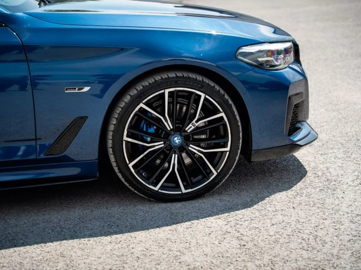 BMW 5-Series 530E M SPORT - Image 4