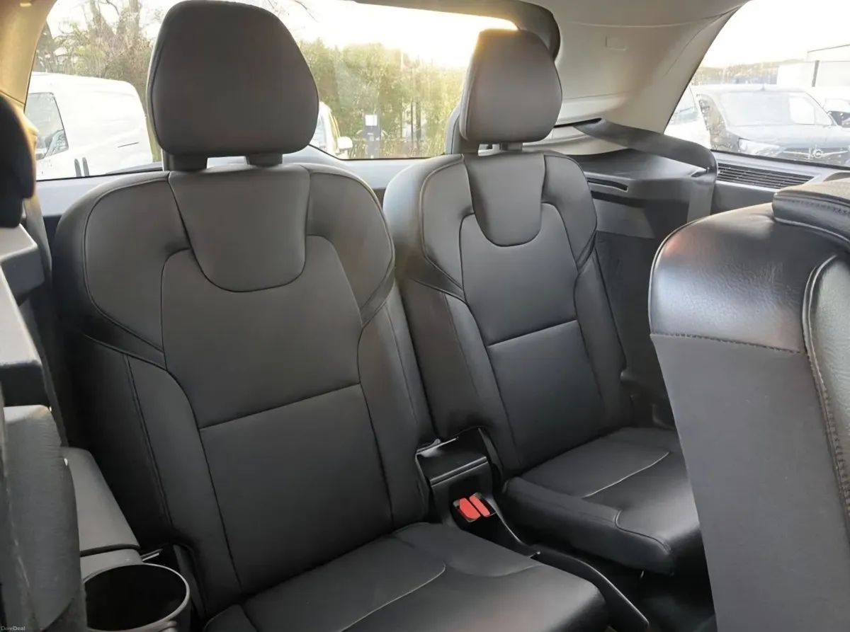 2016 Volvo XC90 D5 AWD MOMENTUM 7 SEATER - Image 6