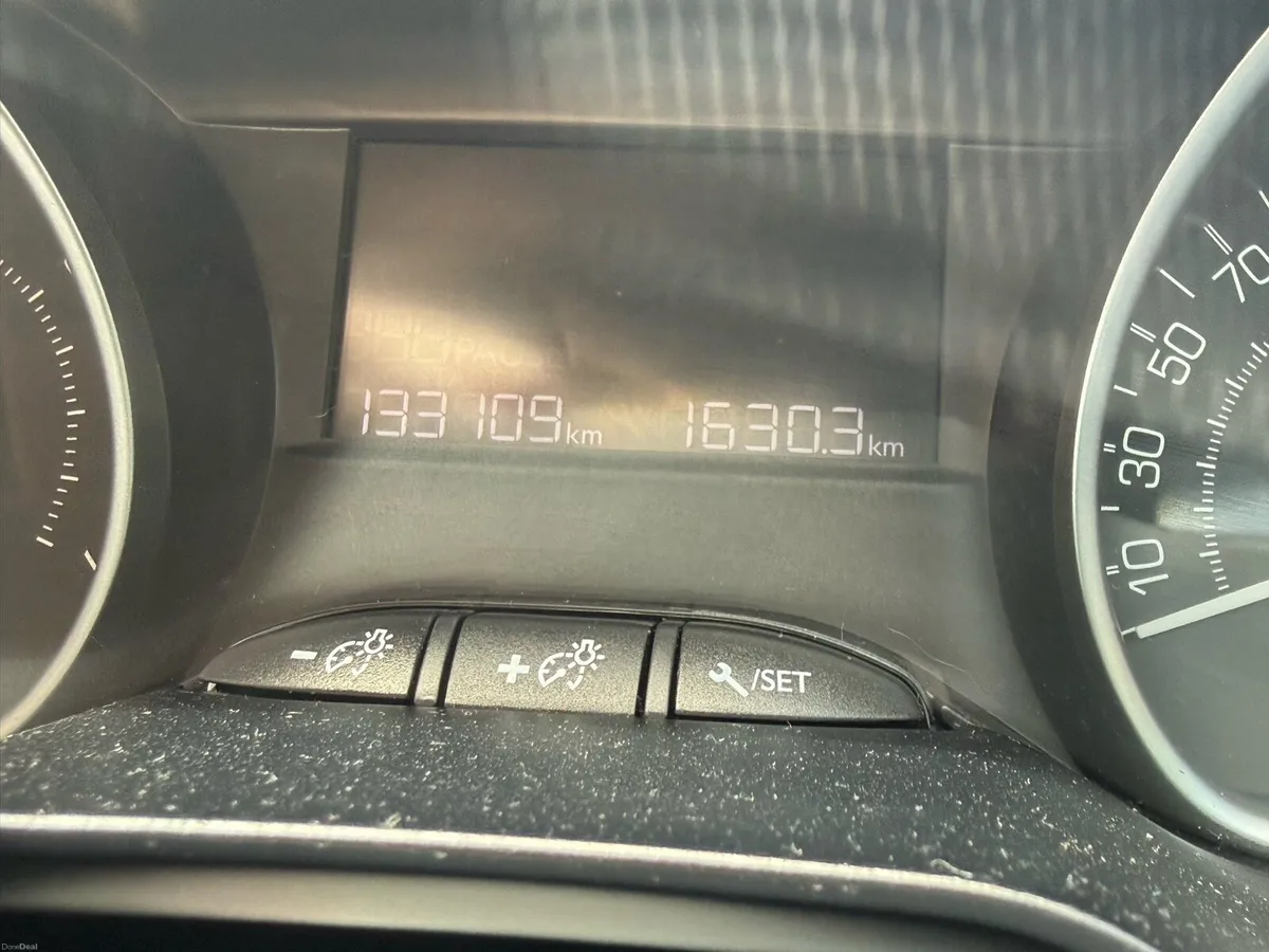 Peugeot 2008 - Car - Image 3