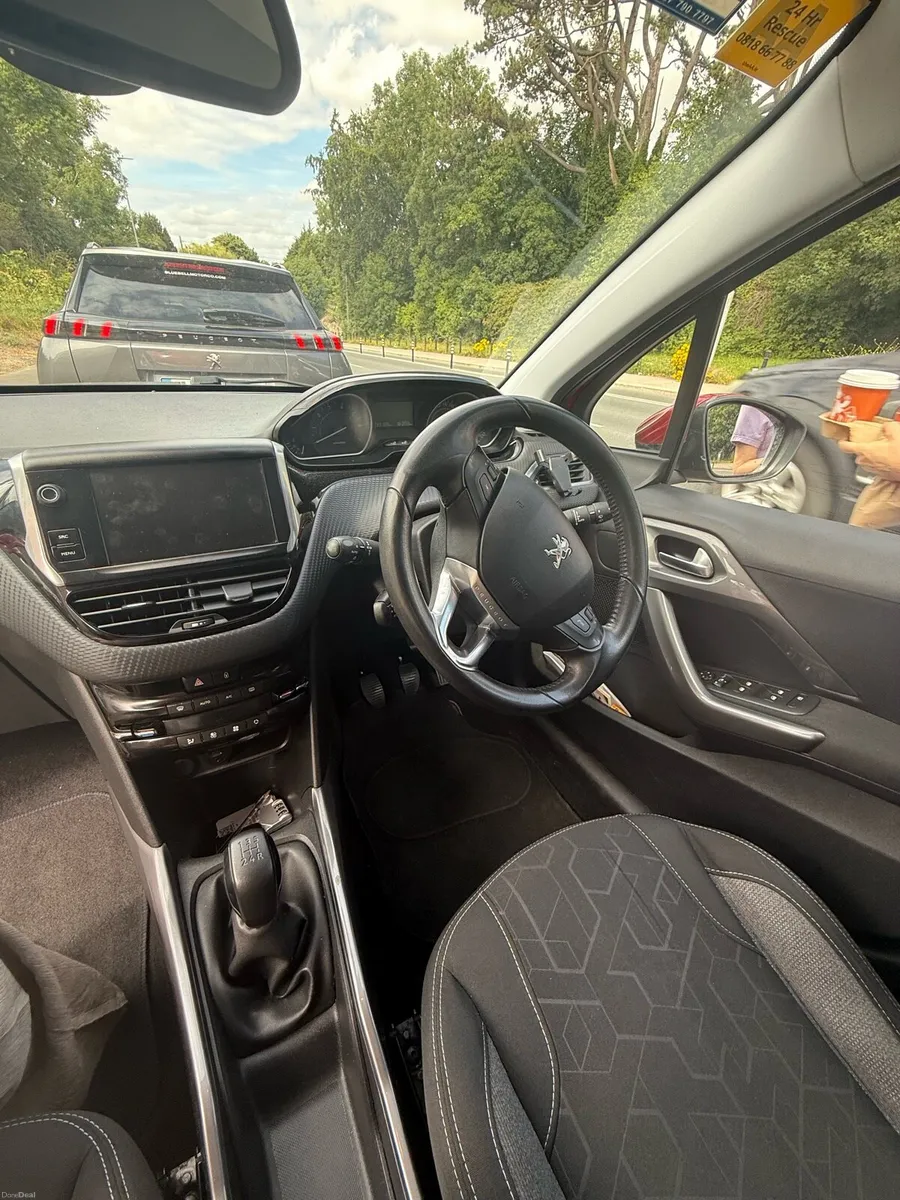 Peugeot 2008 - Car - Image 4