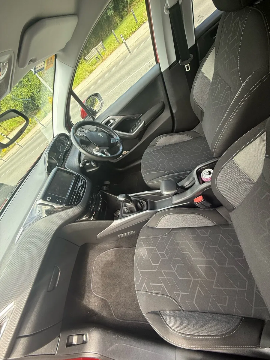 Peugeot 2008 - Car - Image 6