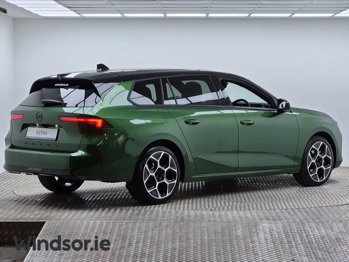Opel Astra Tourer GS 1.5 Diesel Automatic - Image 3