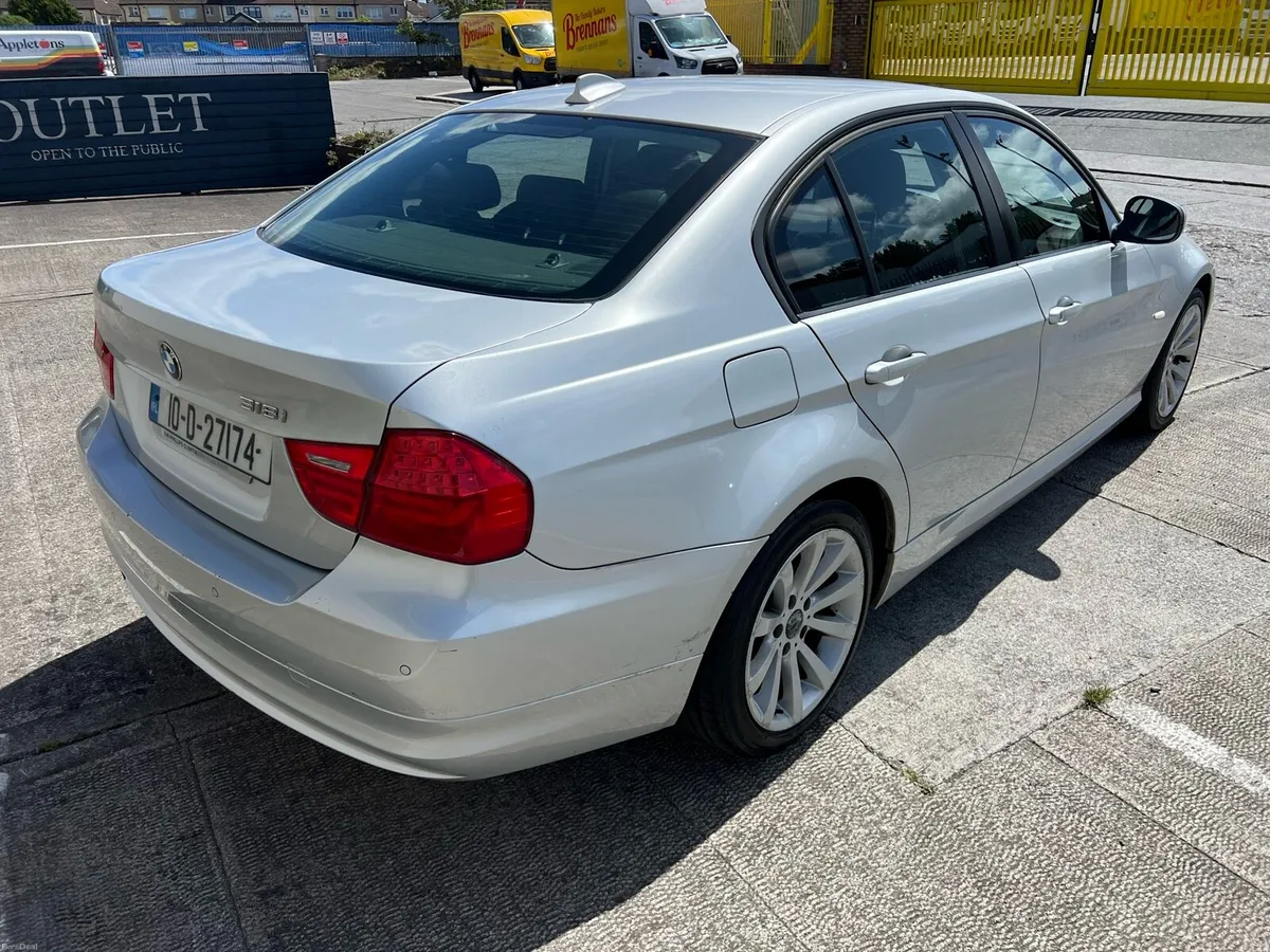 2010 BMW 318i Automatic Full Black Leather - Image 2