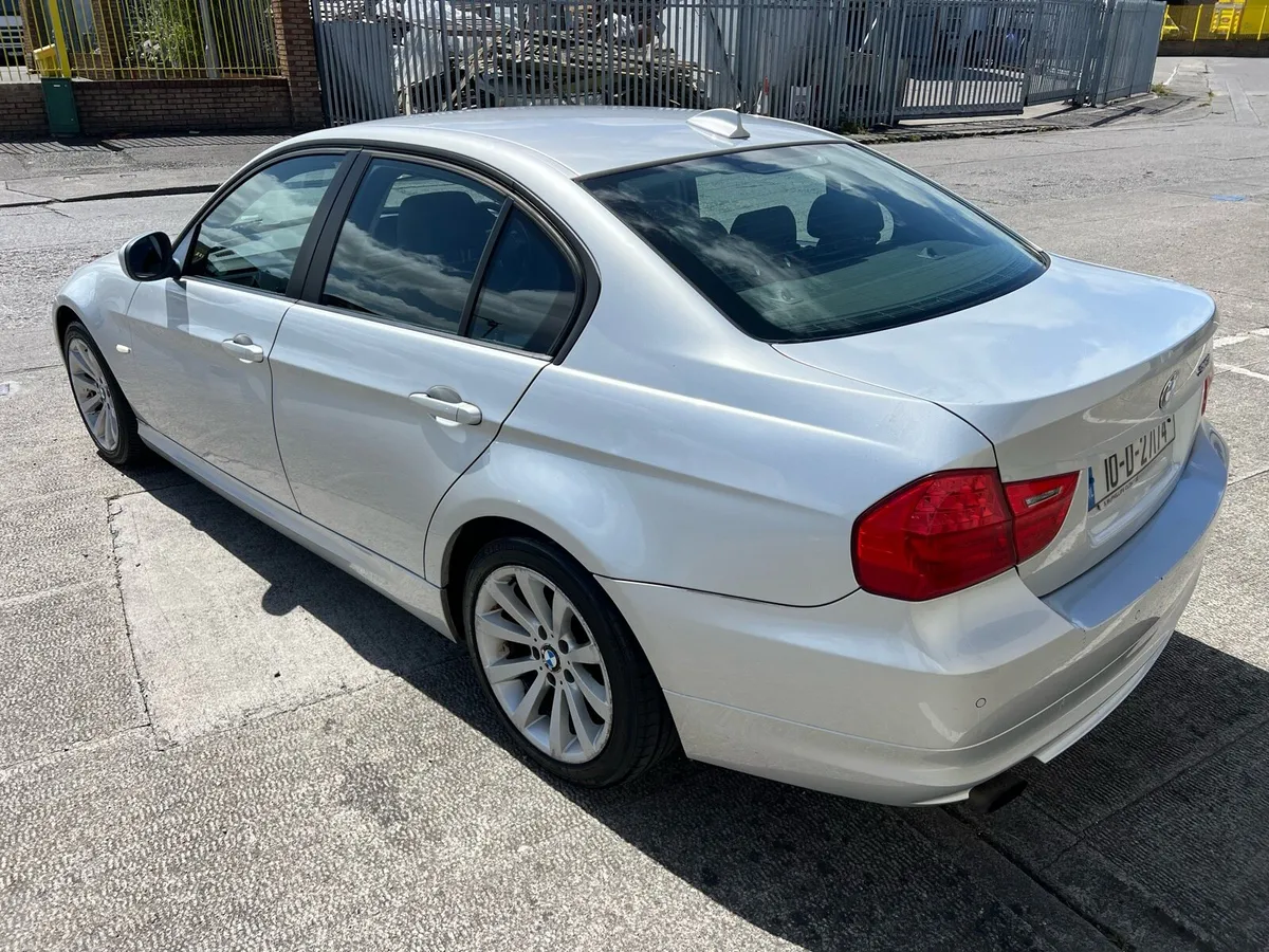 2010 BMW 318i Automatic Full Black Leather - Image 4