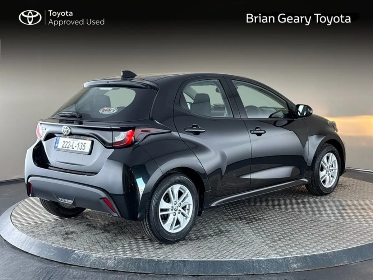 Toyota Yaris YARIS 1.0 LUNA - Image 2