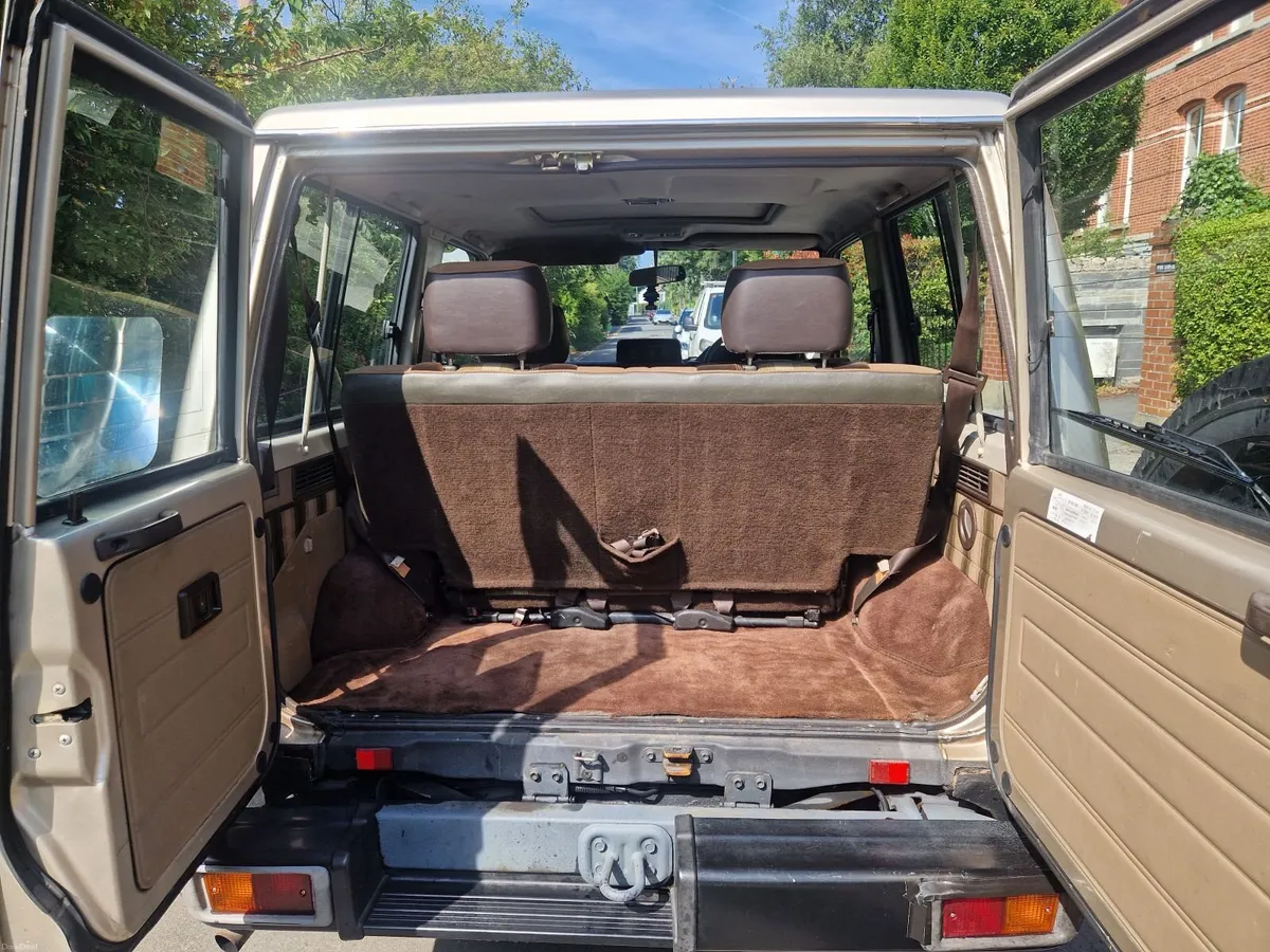 Toyota Land Cruiser 1988 - Image 6