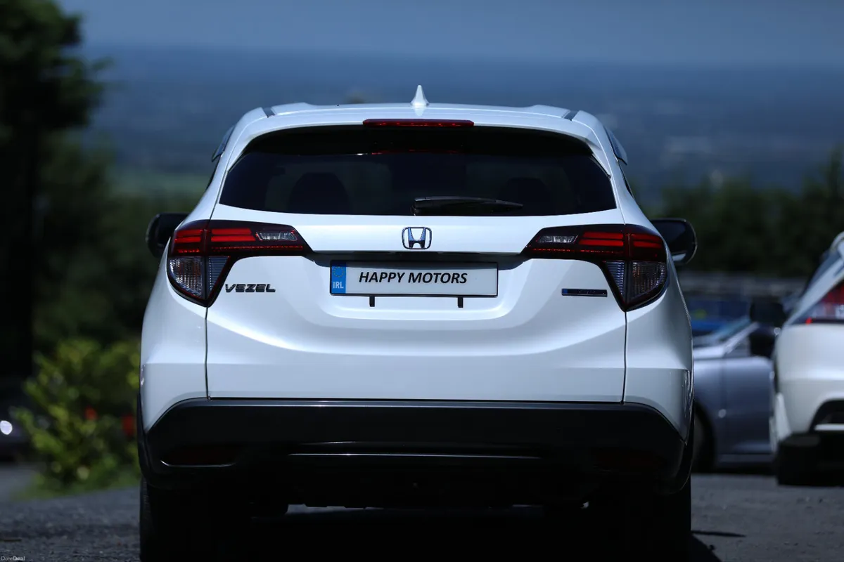 Honda vezel 2015 (like new) - Image 3