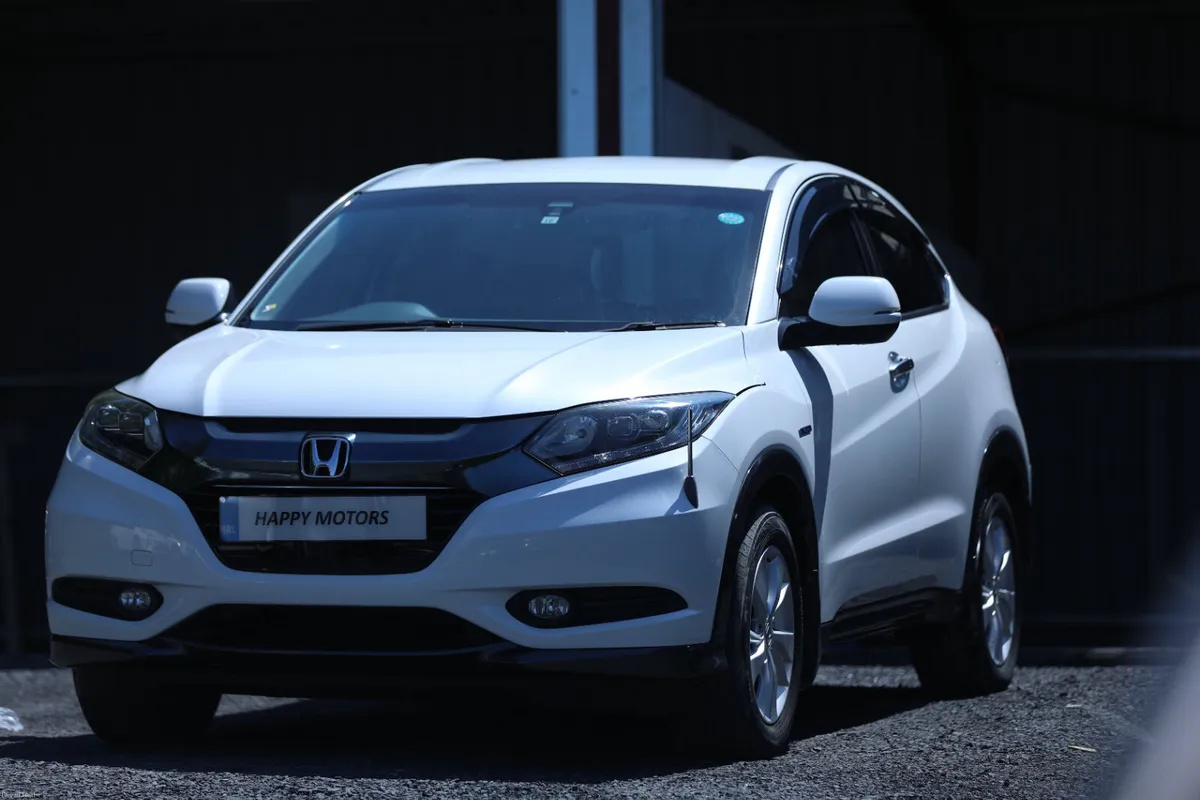 Honda vezel 2015 (like new) - Image 5