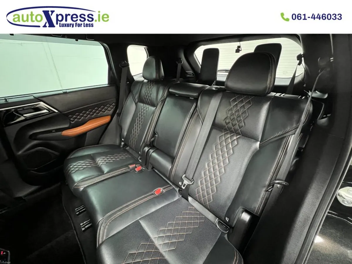 Mitsubishi Outlander PHEV 4WD, 7 Seats, Ultra low - Image 4
