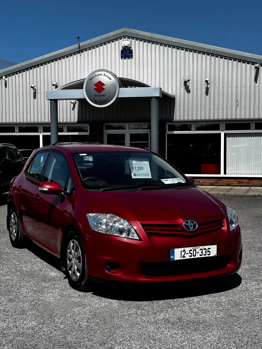 12 Toyota Auris 1.4 D4D - Image 1