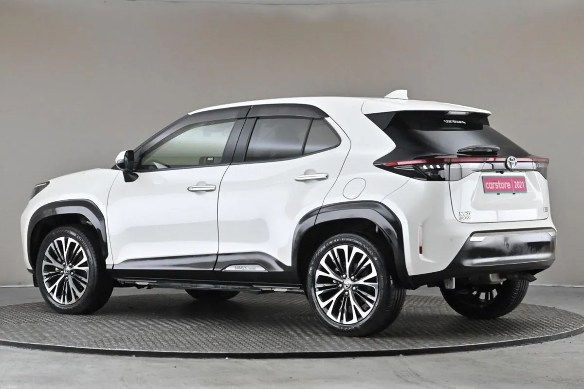Toyota Yaris Cross 1.5 HYBRID **HALF LEATHER**360 - Image 6