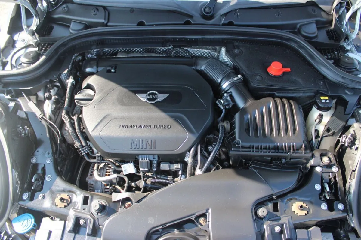 Mini Cooper Cooper 1.5D - TENDER 32 - Image 4