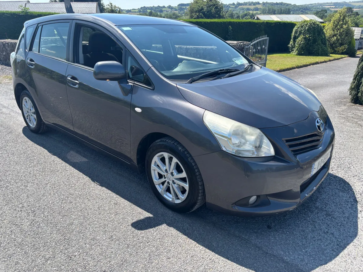 Toyota Verso 2011 2.0 d4d 7 seater - Image 1