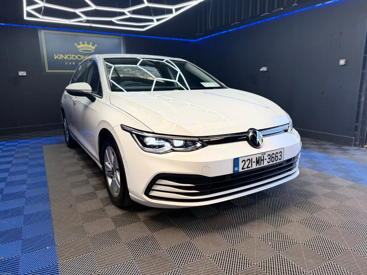 Volkswagen Golf  1.0 petrol,Automatic LOW KM - Image 4