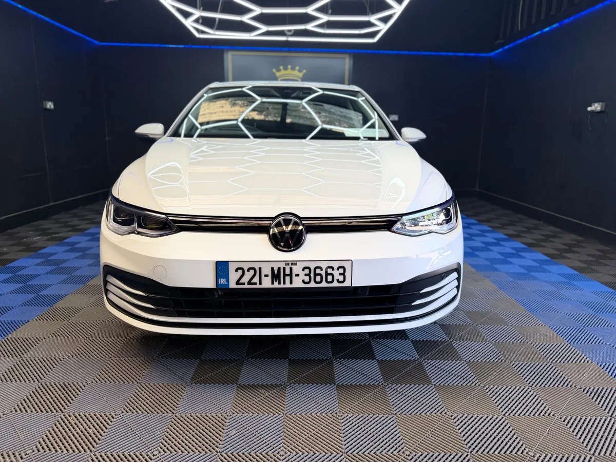 Volkswagen Golf  1.0 petrol-hybrid,Auto,LOW KM - Image 5