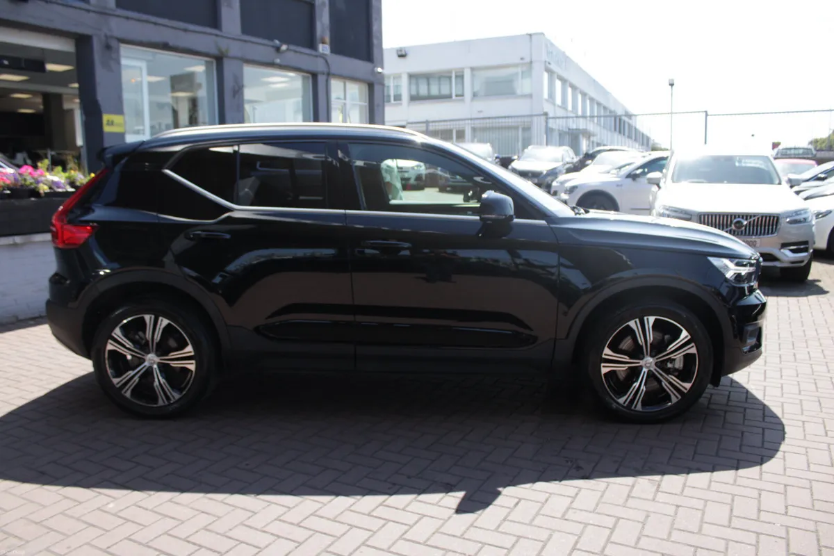 2021 VOLVO XC40 PAN-ROOF 5DR ESTATE AUTO - Image 3