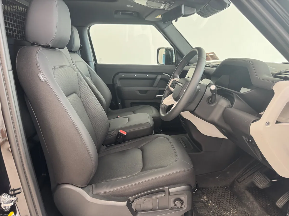 Land Rover Defender 2026 - Image 3