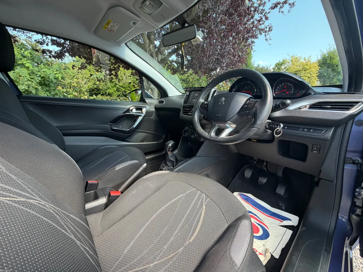 Peugeot 208 - Image 6