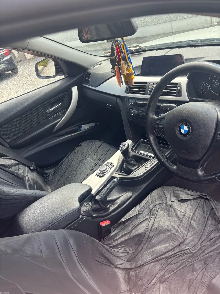 BMW 320d efficient dynamics - Image 6