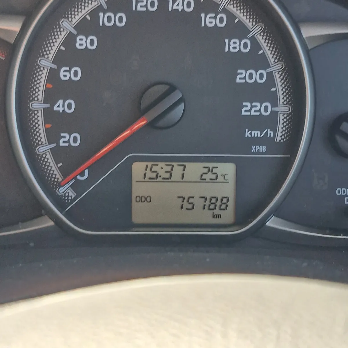 Toyota Yaris 75KM Full History 2015 - Image 3