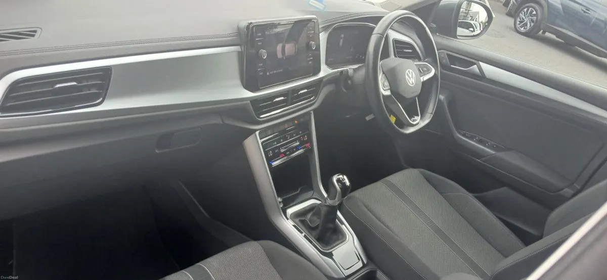 Volkswagen T-Roc Life 2.0 TDI 116HP **REAR VIEW CA - Image 3