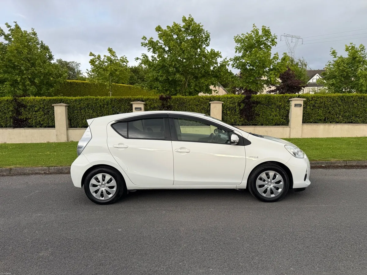 2013 Toyota Aqua 1.5 Hybrid Alarm Imobilazer - Image 2