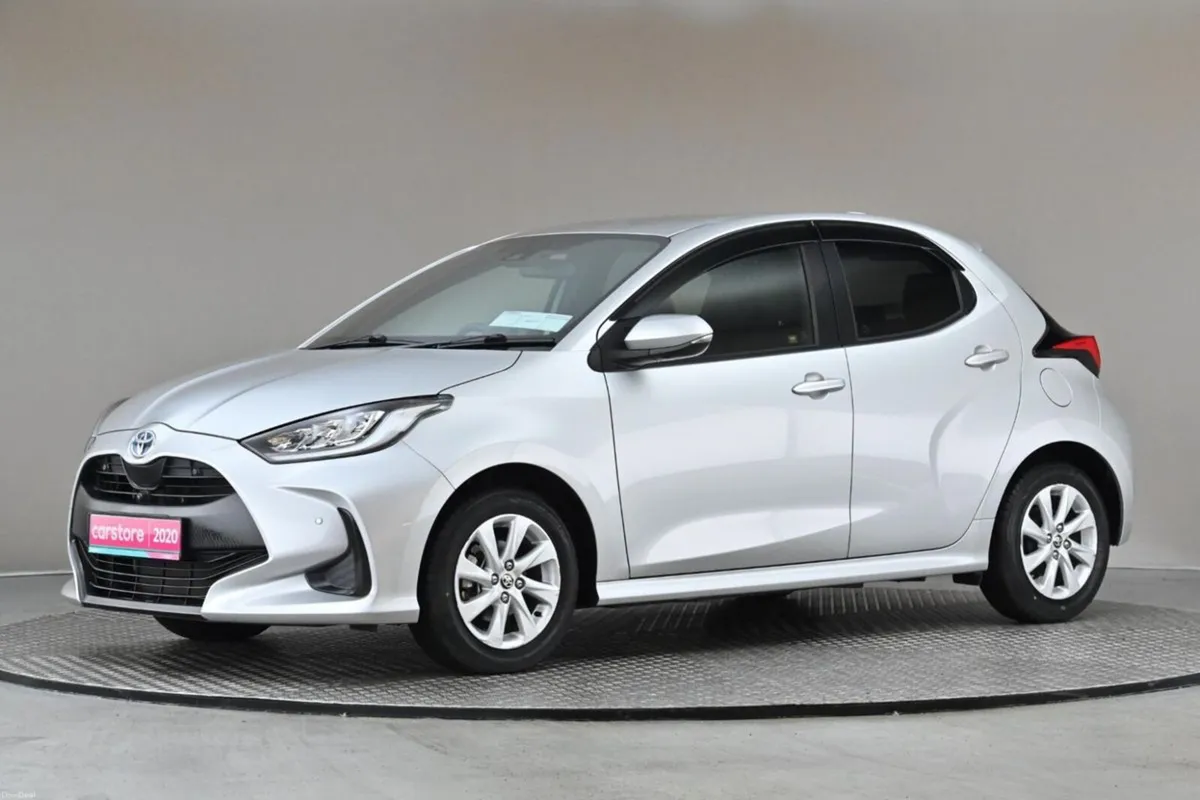 Toyota Yaris 1.5 PETROL HYBRID **360 PAN CAM**PARK - Image 4