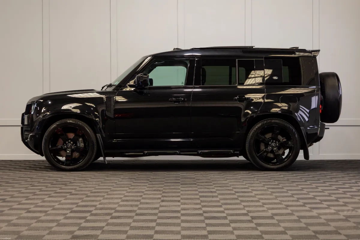 232 Land Rover Defender X-Dynamic HSE 5 Seat N1 - Image 3