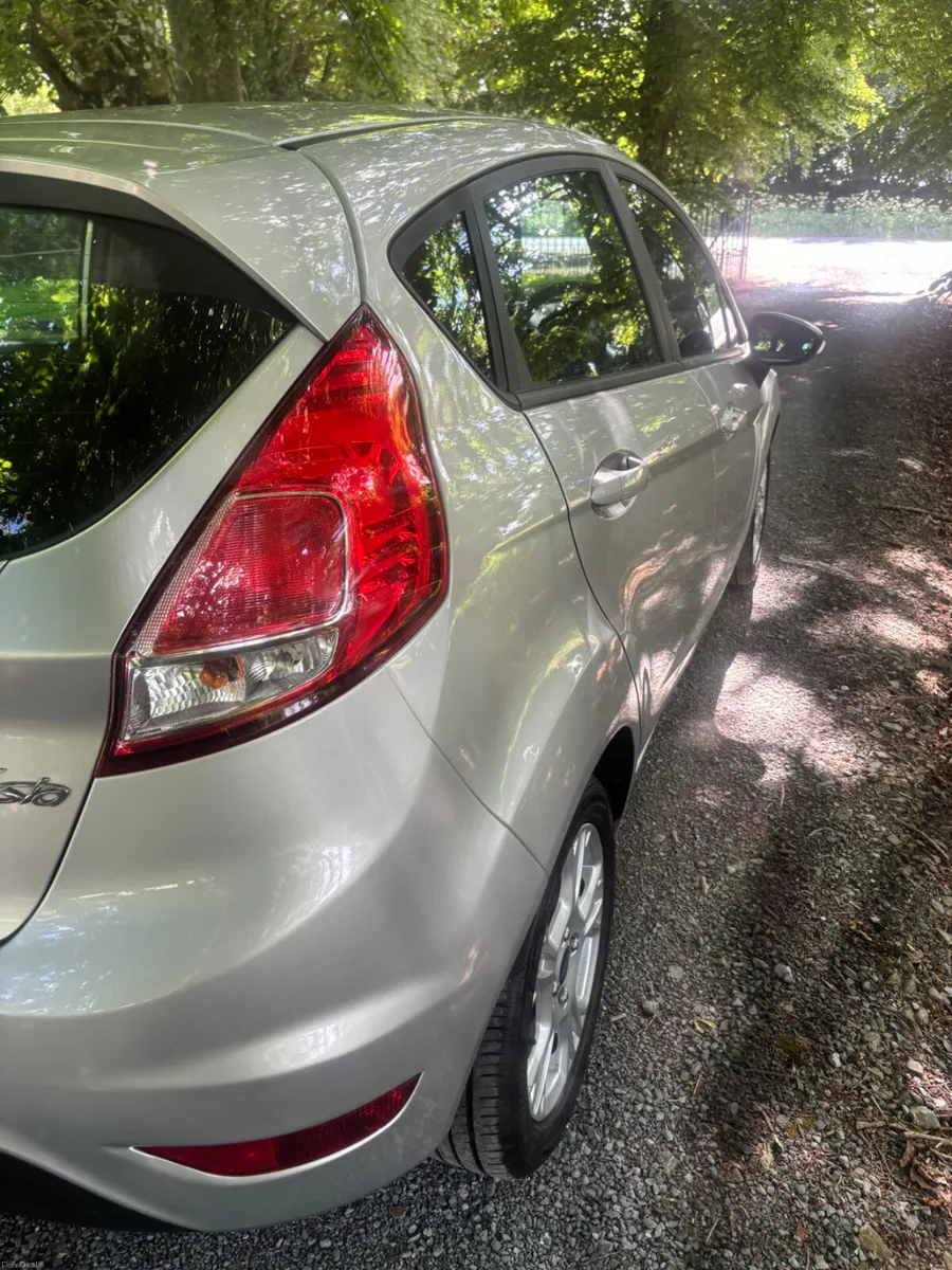 FORD FIESTA ZETEC 1.2  LOW KILOMETERS - Image 6