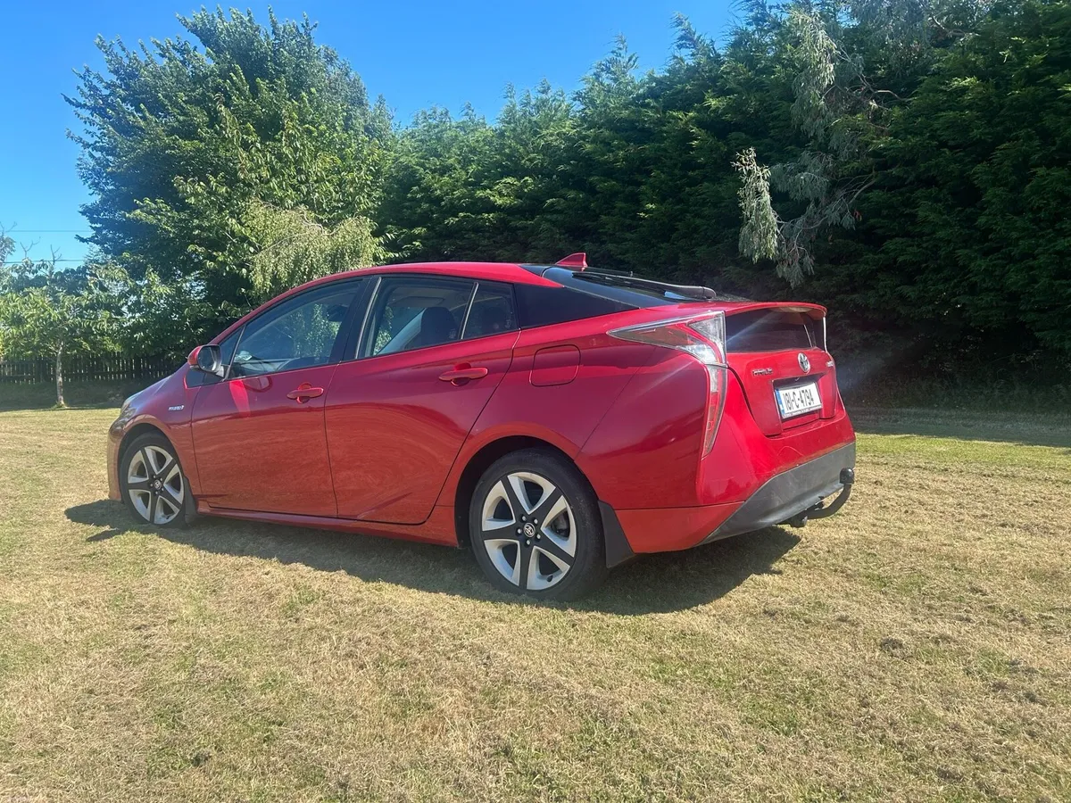 Toyota Prius Luxury 2018 - Image 6