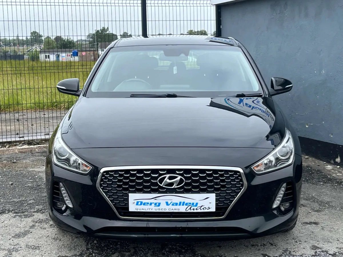HYUNDAI I30 1.6 i30 SE Nav CRDi 5dr - Image 2