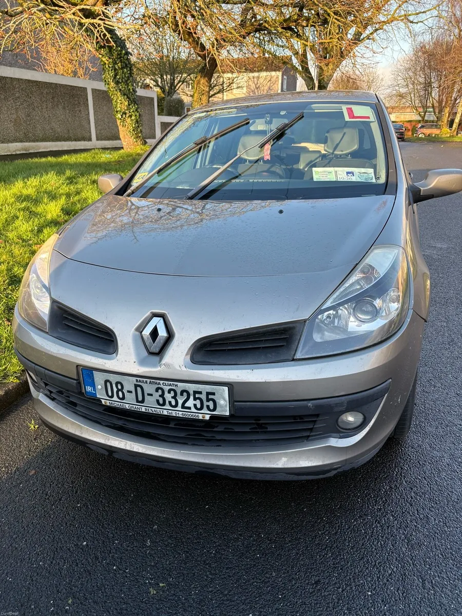 1.1L petrol Renault Clio - Image 1