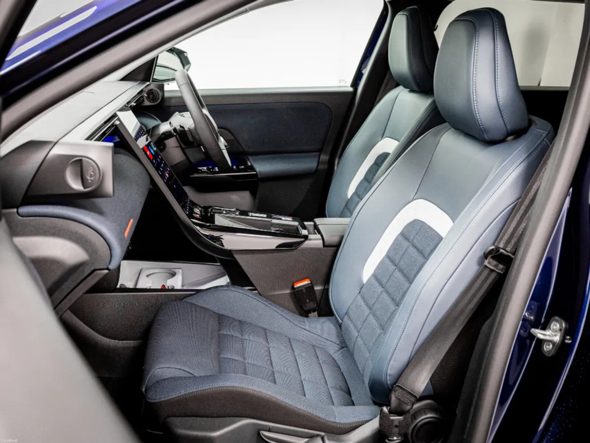 Citroen C5 Aircross Plus 1.2 Hybrid Auto 145HP - Image 6