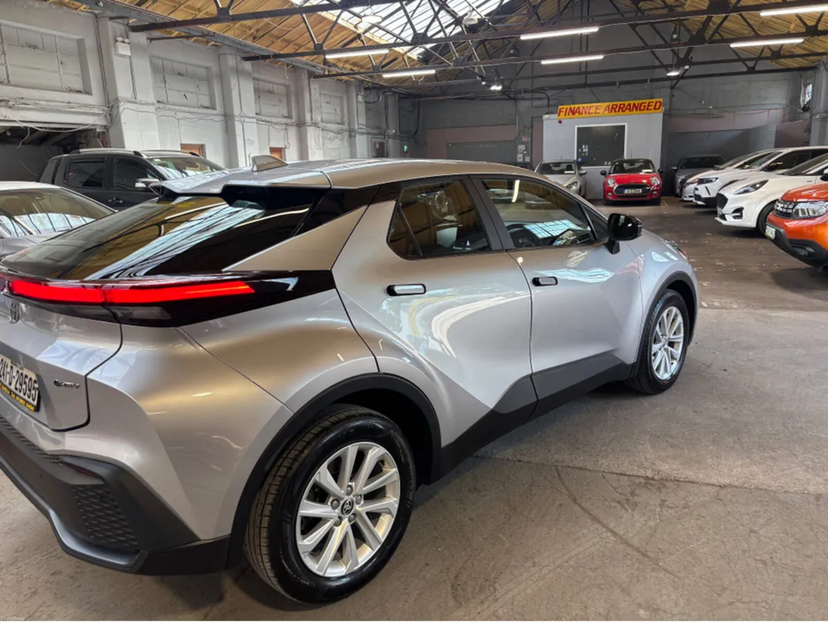 Toyota C-HR HYBRID LUNA 4DR AUTO New Model - Image 3