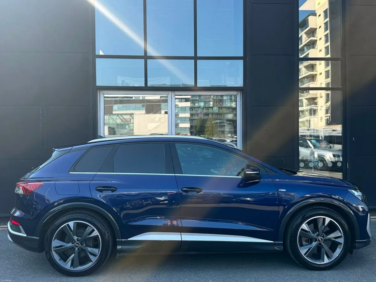 Audi Q4 e-tron S LINE - Image 2