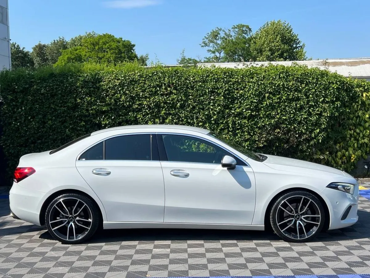 Mercedes-Benz A-Class A200d PREMIUM AUTO // FULL S - Image 2