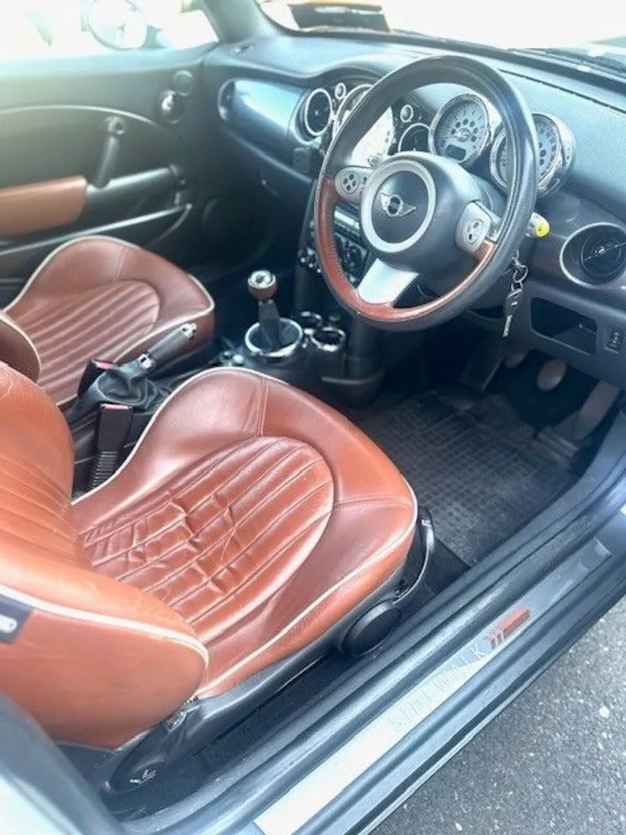 Mini Cooper 2008 convertible - Image 4