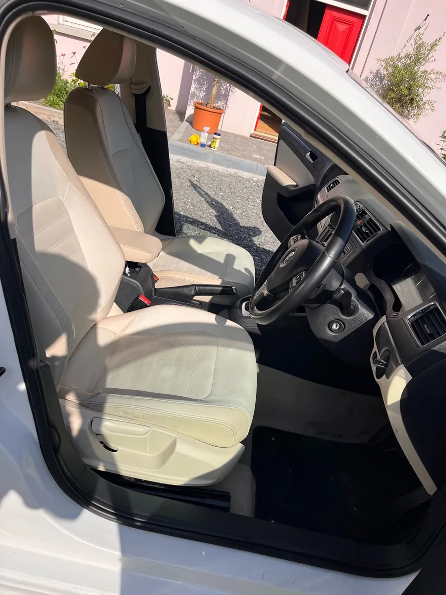 Volkswagen Jetta DSG - Image 6