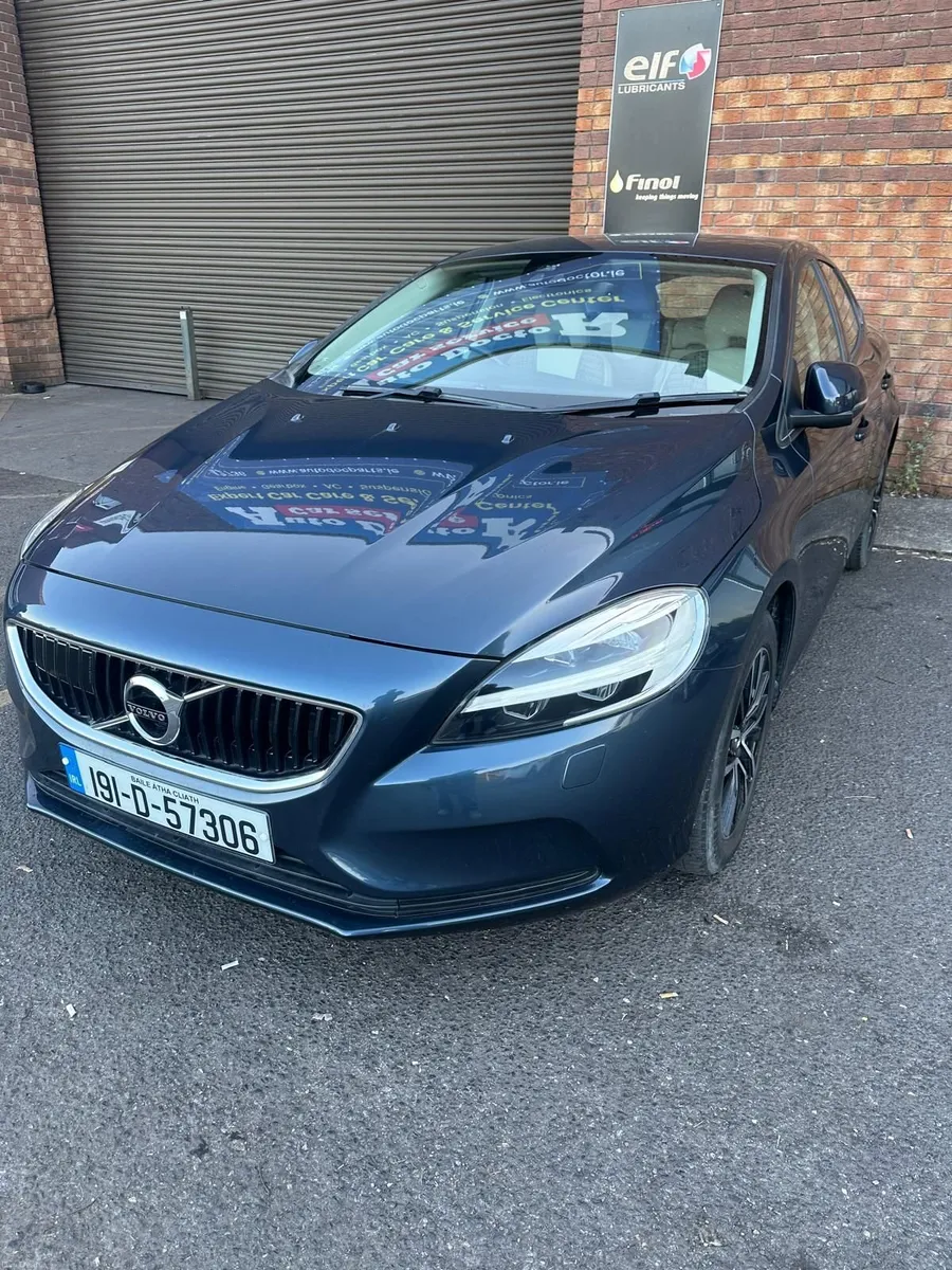 Volvo V40 T3 Automatic Low Mileage - Image 2