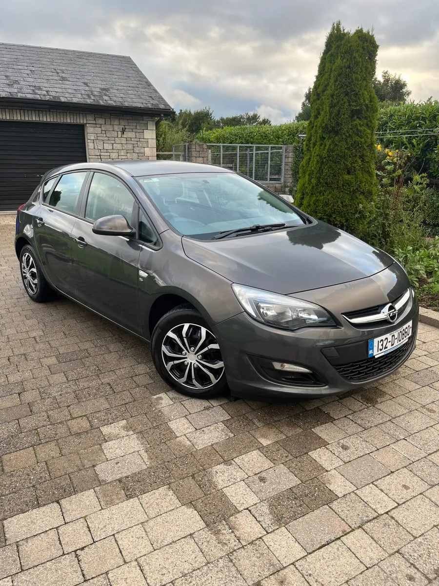 Opel Astra 2013 - Image 1
